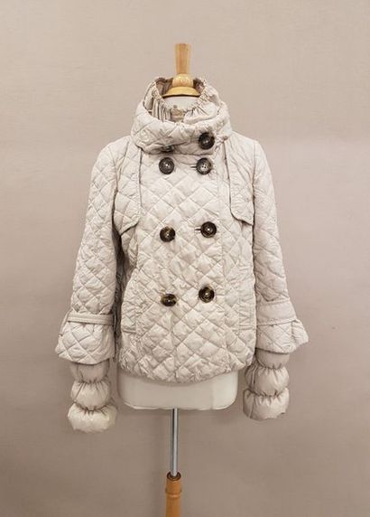 MONCLER


Doudoune courte matelassée beige,...
