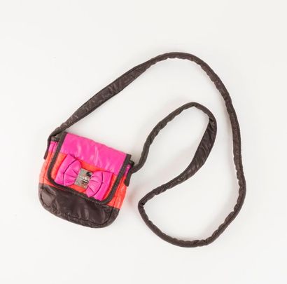 Sonia RYKIEL


Petit sac de dame porté bandoulière...