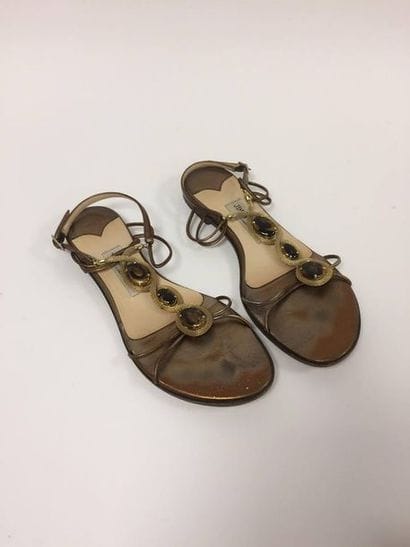 Jimmy CHOO


Paire de sandales bijoux.

En...