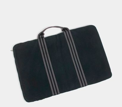 HERMES, Tote bag


Sac en toile noire.

Double...