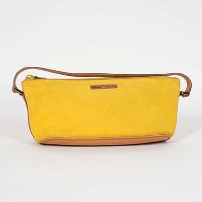 Lot comprenant : 

- GUCCI 

Sac à main porté...