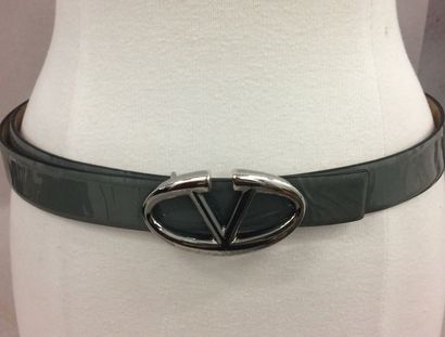 VALENTINO


Ceinture en cuir vernis gris...