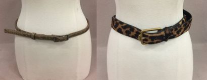 Lot comprenant : 

- VALENTINO

Fine ceinture...