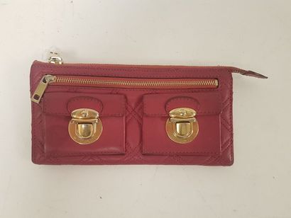 MARC by Marc Jacobs


Portefeuille en cuir...