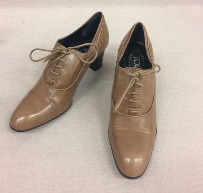 Tod's


Paire de richelieu à talons en cuir...