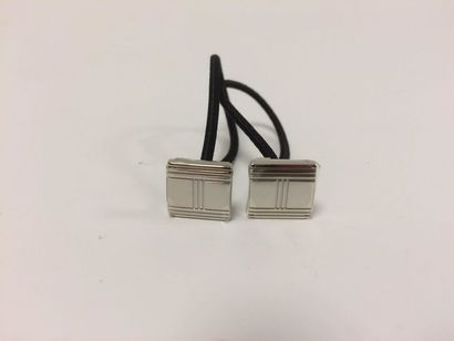 HERMES Paris, Kelly lock 


Paire de boutons...