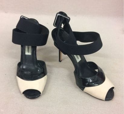 MANOLO BLAHNIK


Paire de sandales en cuir...