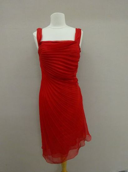 VALENTINO


Robe longueur genoux en soie...
