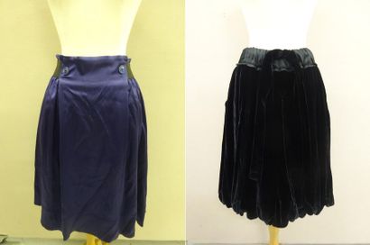 Lot comprenant : 

- EMPORIO ARMANI 

Jupe...