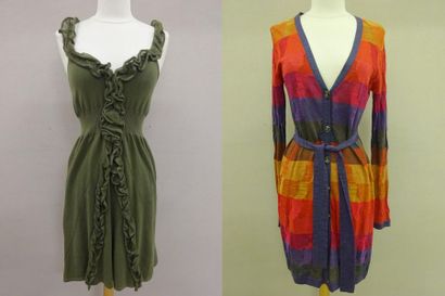 Lot comprenant : 

- RED VALENTINO 

Robe...