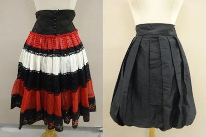 Lot comprenant : 

- JEAN PAUL GAULTIER FEMME...