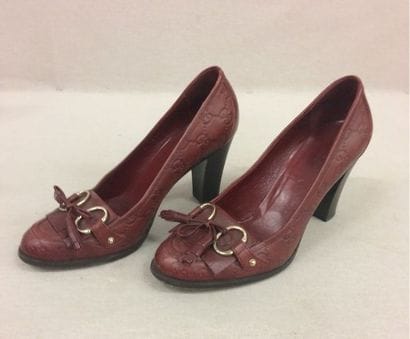 GUCCI


Paire de mocassins en cuir bordeaux....