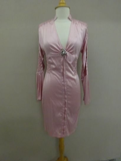 GUCCI


Robe en mélange de soie rose manches...