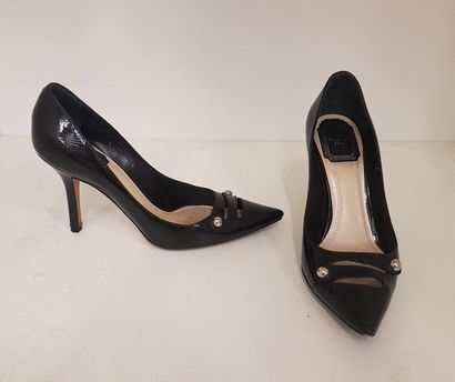 CHRISTIAN DIOR


Paire d'escarpins à bout...