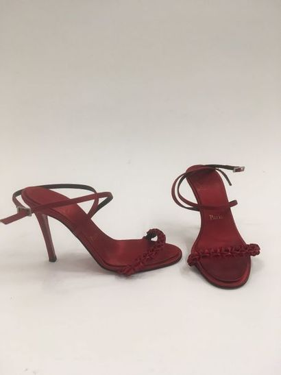 Christian LOUBOUTIN


Paire de sandales en...