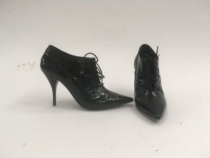 Valentino GARAVANI


Paire de richelieu à...