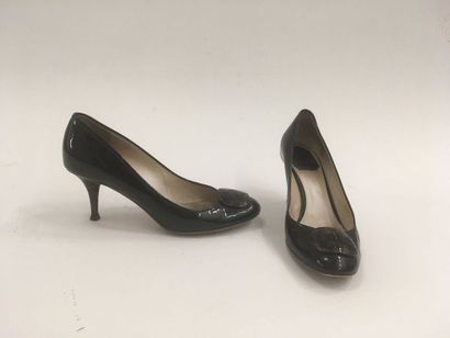 CHRISTIAN DIOR


Paire d'escarpins en cuir...
