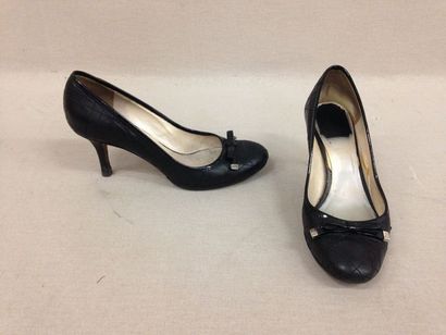 Christian DIOR
Paire d'escarpins en cuir...