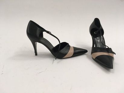 CHANEL


Paire d'escarpins à bride cheville...