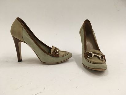 GUCCI


Paire de mocassins en daim sable,...