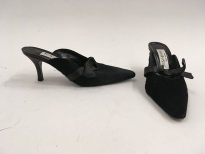 Yves Saint LAURENT


Paire de mules en poulain...