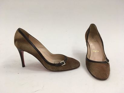 Christian LOUBOUTIN


Paire d'escarpins en...