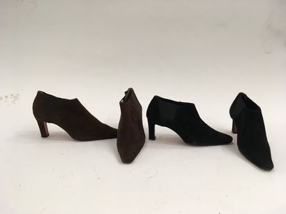 Christian LOUBOUTIN


Deux paires de bottines...