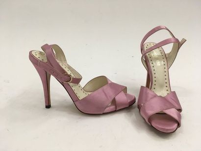 Yves Saint LAURENT


Paire de sandales en...