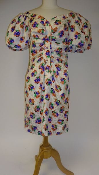 Hanae MORI Paris


Robe en soie fleurie sur...