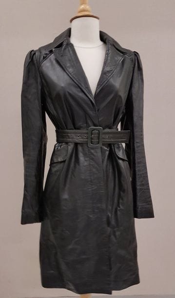 SYLVIA RIELLE 


Manteau de dame mi-long...
