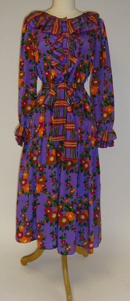 SAINT LAURENT Rive Gauche


Robe longueur...