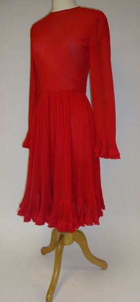 MISS DIOR


Robe rouge longueur genoux en...
