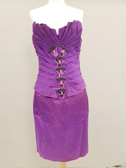 Claude PETIN


Robe de soirée bustier en...