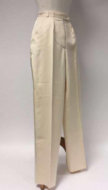 CACHAREL


Pantalon façon smoking en laine...