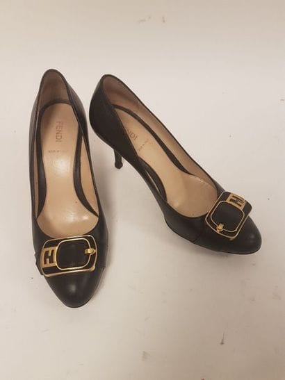 FENDI


Paire d'escarpins à bout rond en...