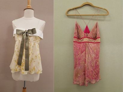 Lot comprenant : 

- VALENTINO 

Top à fines...