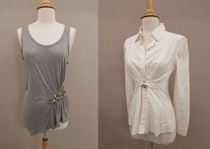 Lot comprenant : 

- ROBERTO CAVALLI 

Tunique...