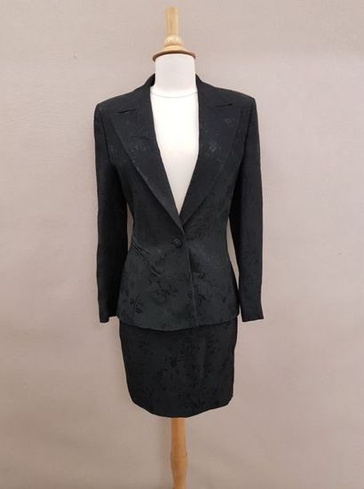 VERSACE


Tailleur veste et jupe en viscose...