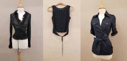 Lot comprenant : 

- VALENTINO 

Chemisier...