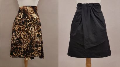 Lot comprenant : 

- KENZO 

Jupe portefeuille...