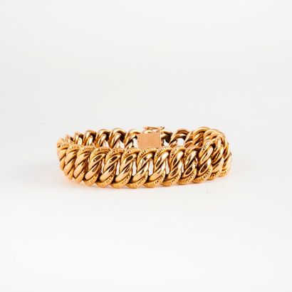 Bracelet gourmette en or jaune (750) à maille...