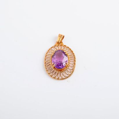 Pendentif ovale en filins d'or jaune (750)...