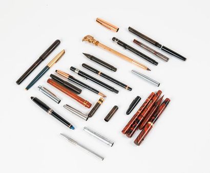 Ensemble d'éléments de stylos à bille ou...