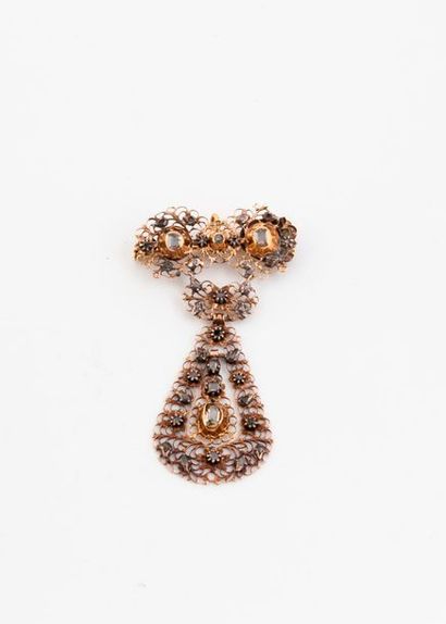 Broche pendentif en filins d'or jaune (750)...