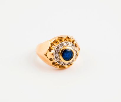 Bague dôme en or gris (750) et platine (850)...