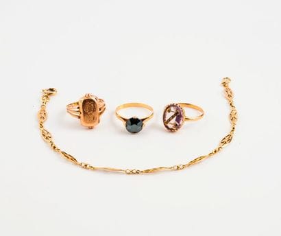 Lot comprenant : 

- Un bracelet en or jaune...