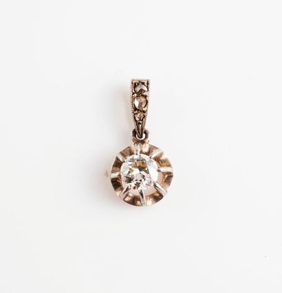Pendentif en platine (850) et or gris (750)...