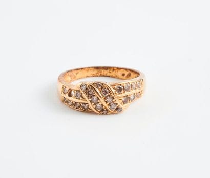 Bague en or jaune (750) ornée de deux lignes...