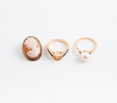 Lot : 

- Une bague en or jaune (750) et...