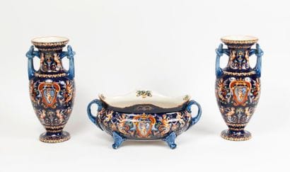 GIEN


Jardinière et paire de vases en balustre...